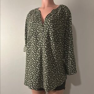 Torrid Women’s Top Tunic V Neck 3/Roll Tab Sleeve Floral Size 2 (2XL)